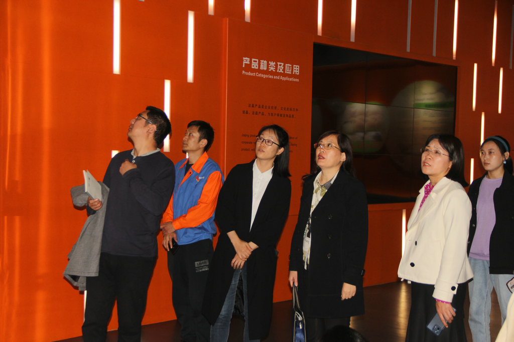 省標(biāo)準(zhǔn)化研究院及市區(qū)有關(guān)領(lǐng)導(dǎo)來(lái)潔晶進(jìn)行專(zhuān)標(biāo)融合調(diào)研