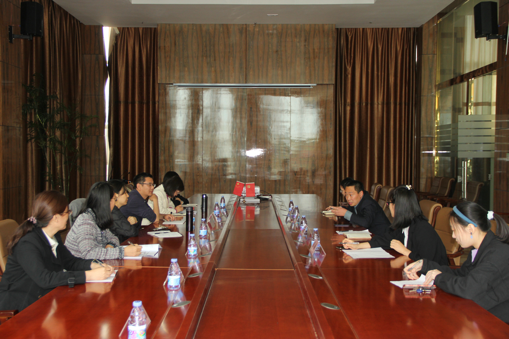 省標(biāo)準(zhǔn)化研究院及市區(qū)有關(guān)領(lǐng)導(dǎo)來(lái)潔晶進(jìn)行專(zhuān)標(biāo)融合調(diào)研